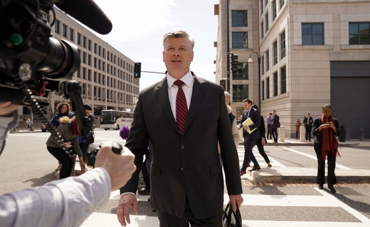 Dan 3 años más de cárcel a asesor de Trump por conspiración