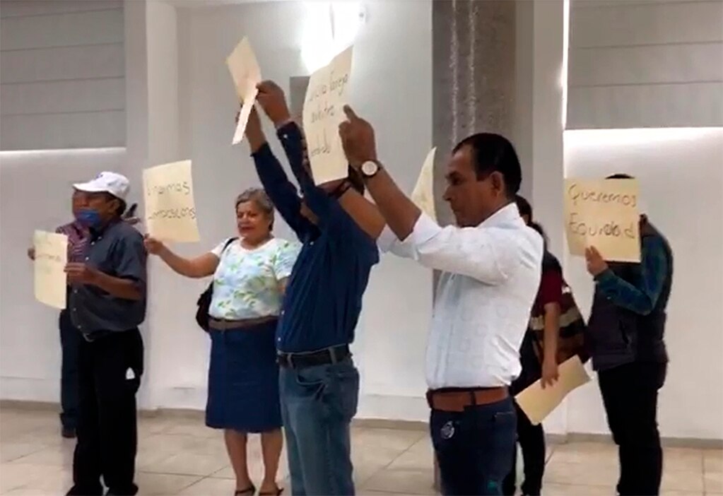 (VIDEO) Panistas soledenses irrumpen mensaje a medios del Comité Directivo Estatal