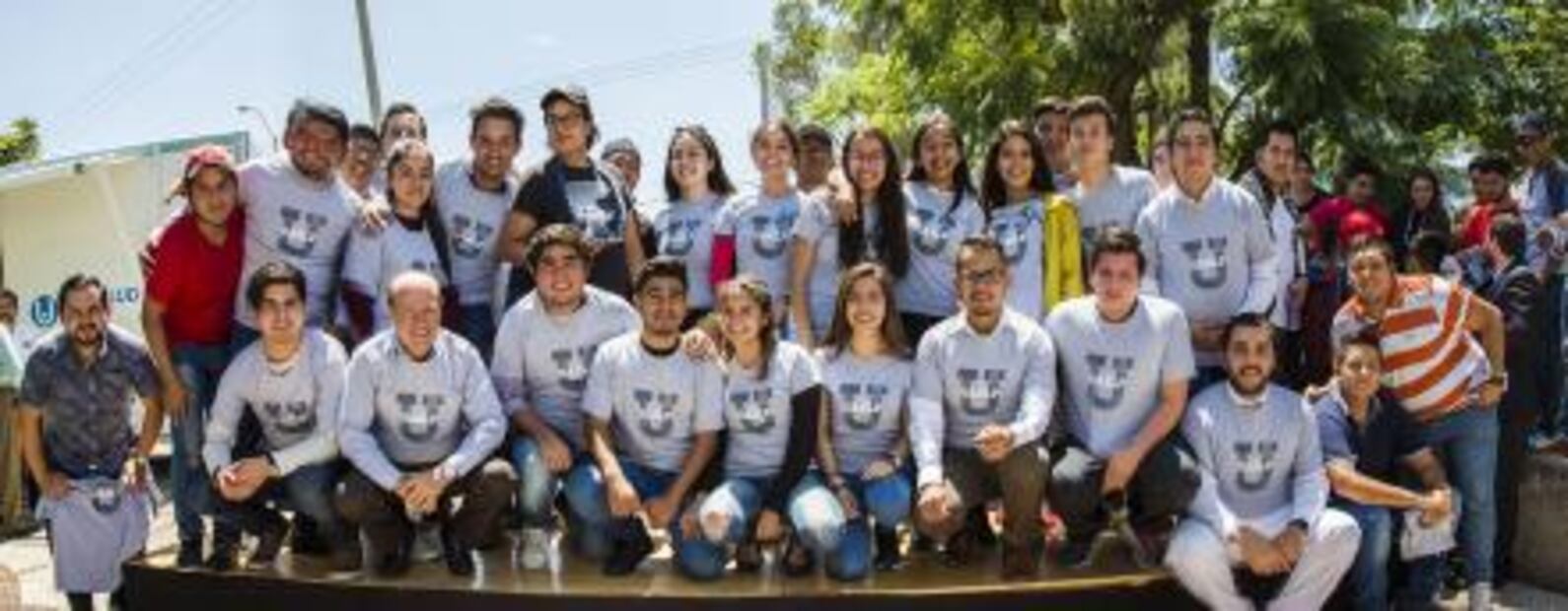 UASLP entrega unidad móvil de salud