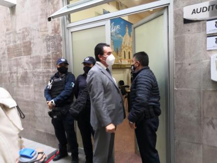 Por irregularidades, Cabildo de SLP decreta receso de 24 horas para determinar licencia de alcalde