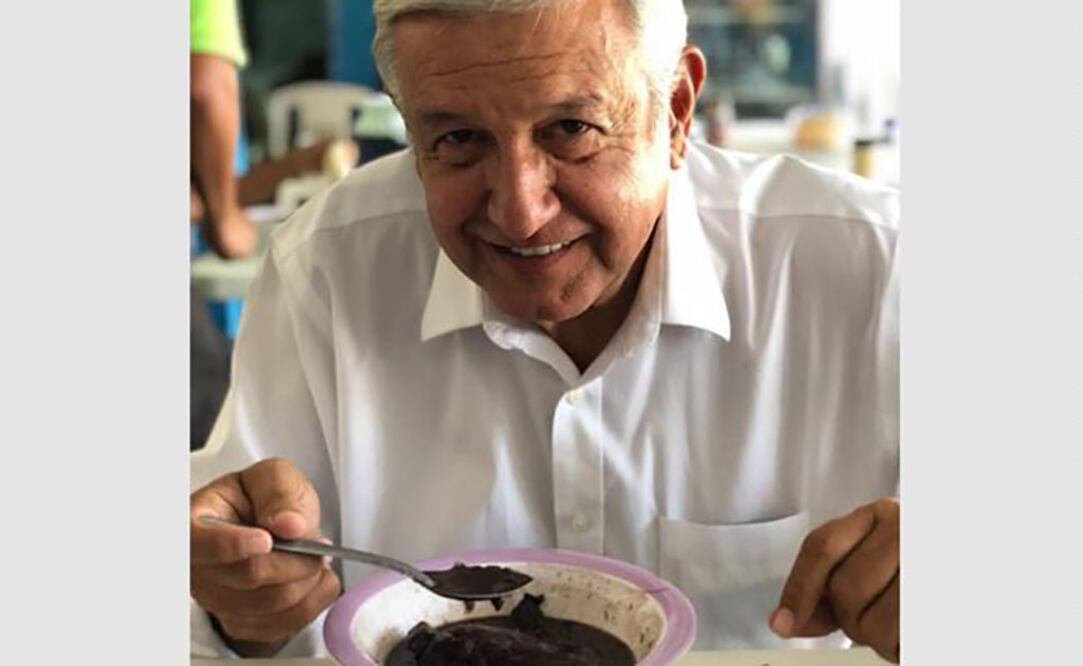 López Obrador comió en la fonda "La Popular", de San Juan El Alto. Foto: Twitter @lopezobrador_