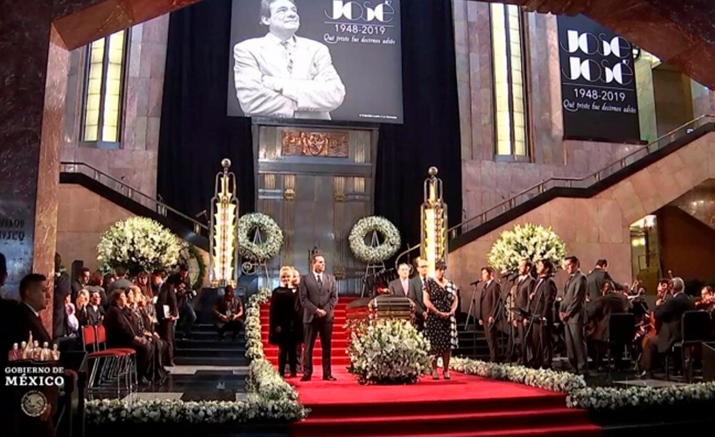 Rinden esperado homenaje a José José en el Palacio de Bellas Artes