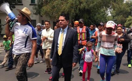 Embajador de Honduras marcha con Caravana migrante