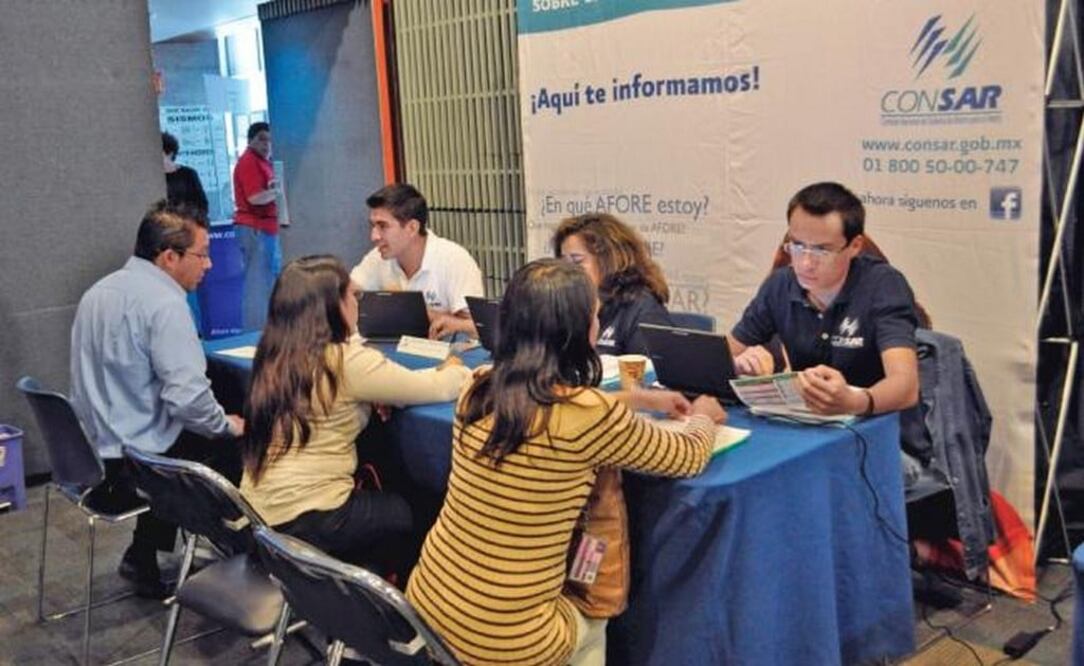 Planeación. De acuerdo con la Consar, es necesario seguir difundiendo las ventajas del ahorro voluntario por parte de los trabajadores con Afore. Foto: ARCHIVO EL UNIVERSAL