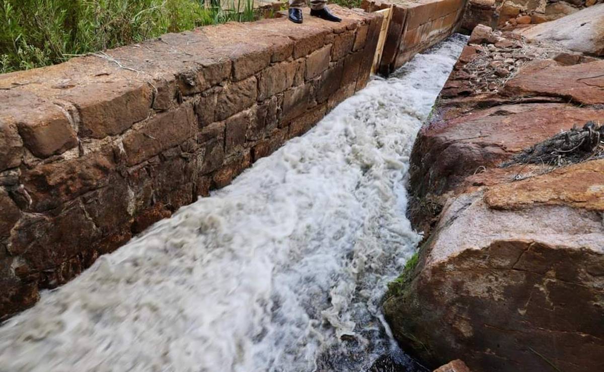 Gobierno de San Luis critica derroche de agua de la presa San José que estaría en riesgo de colapso