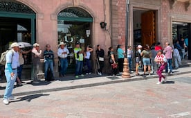 Potosinos abarrotan centros de atención para registrar líneas telefónicas que han sido suspendidas