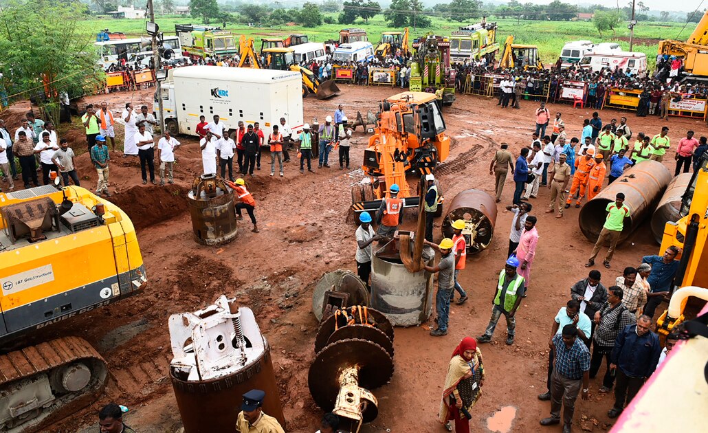 Surjeeth, el niño de 2 años atrapado en un pozo en India desde hace 4 días