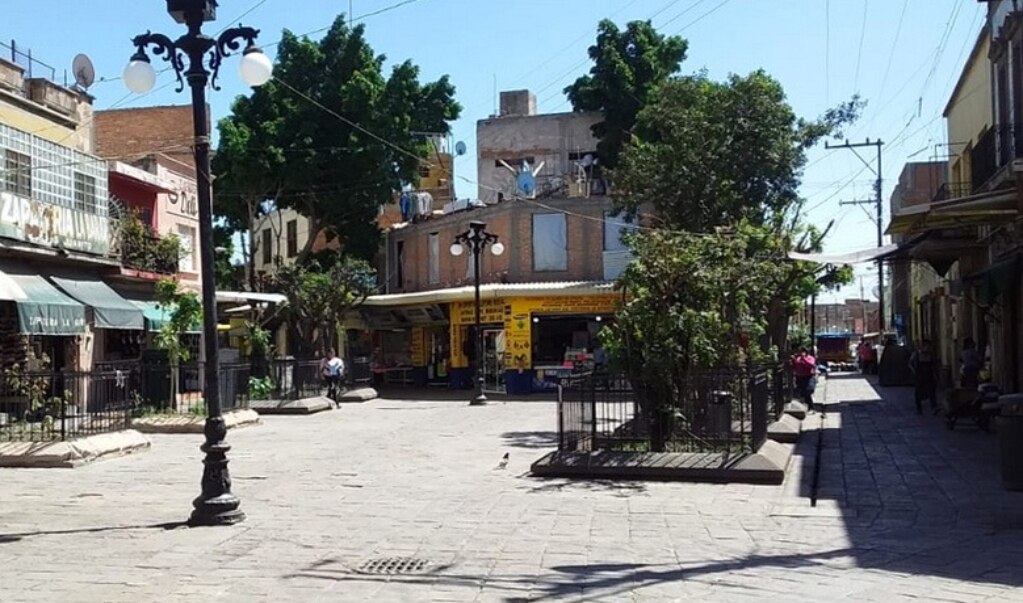 Ambulantes antorchistas se retiran de explanada en capital de SLP
