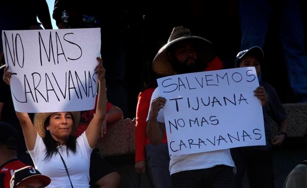 Protestan en Tijuana a favor y en contra de migrantes