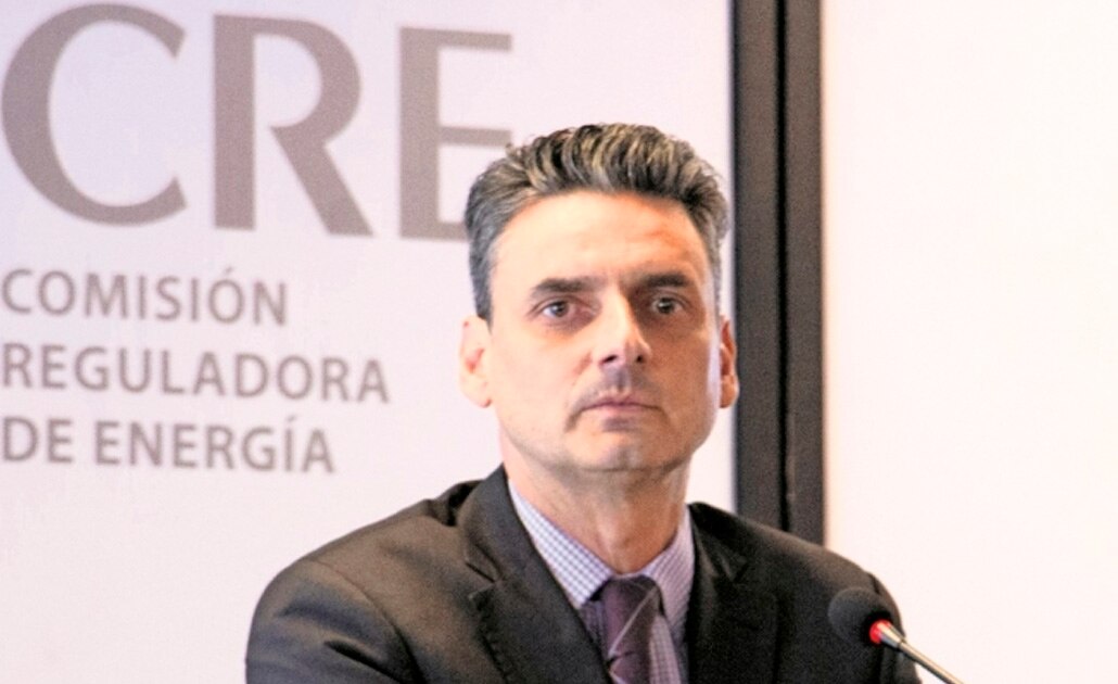 García Alcocer, el comisionado de la CRE señalado por AMLO