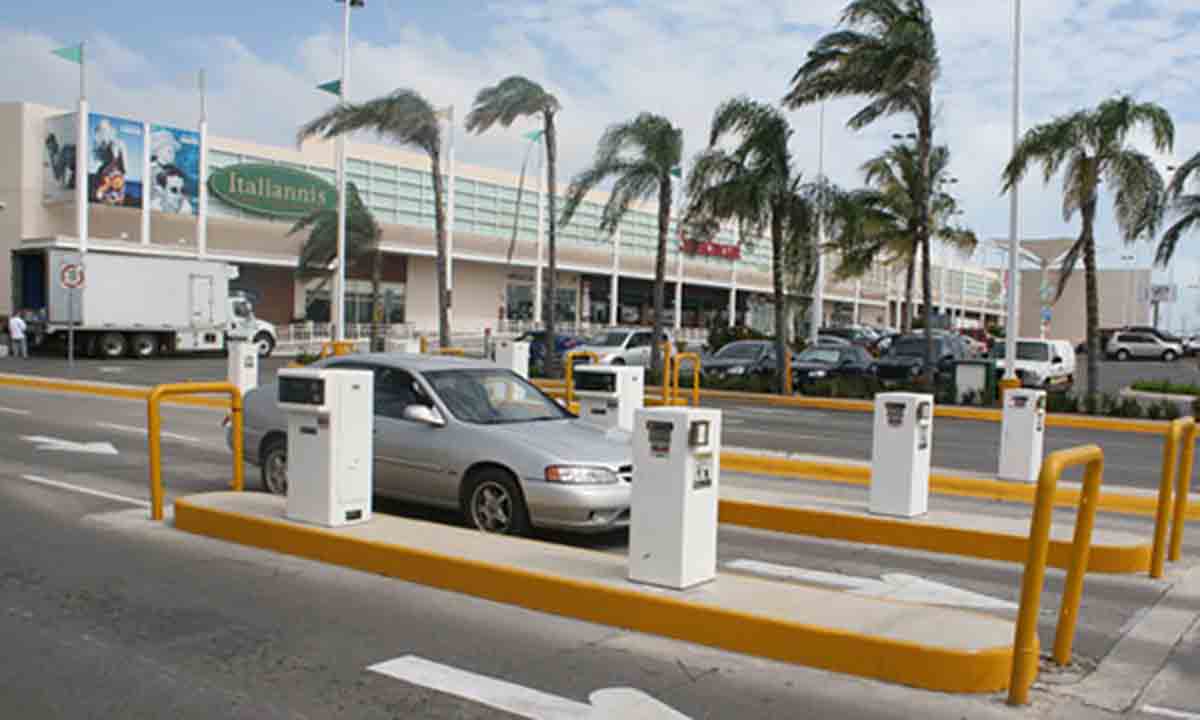 ¡Es ley! Publican reforma que prohíbe el cobro de estacionamiento en centros comerciales de SLP
