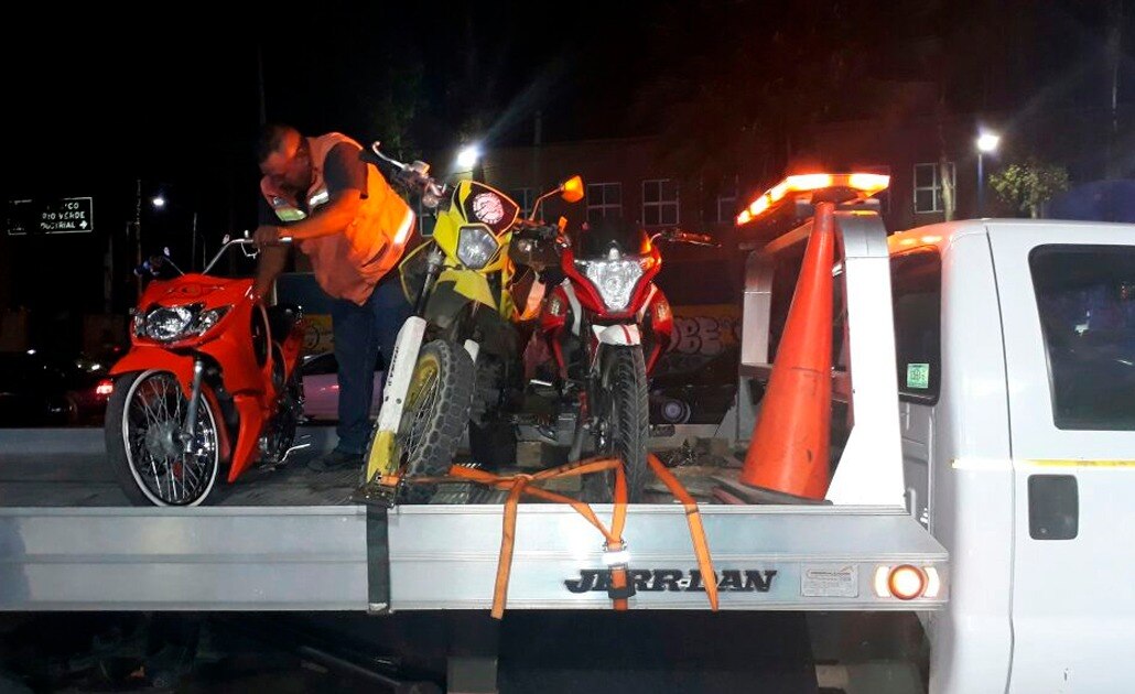 En operativo antiarrancones aseguran vehículos y detienen a menores 