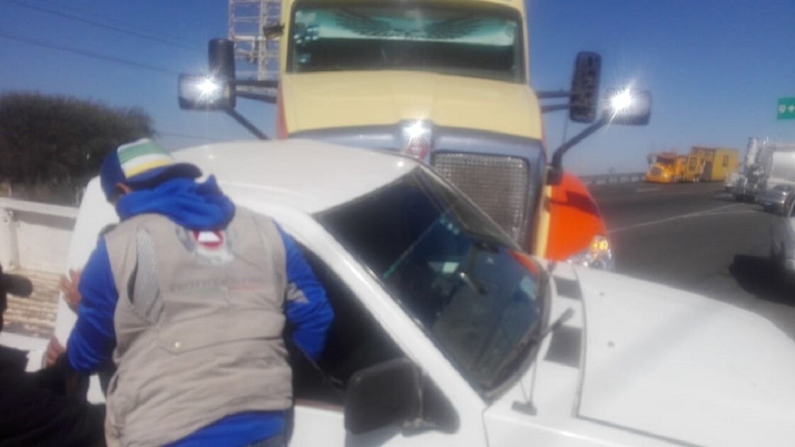 Choque de frente, dos prensados en Súpercarretera