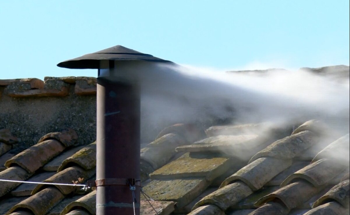 ¡Habemus papam! Revelan humo blanco en el Vaticano; designan a un nuevo Pontífice