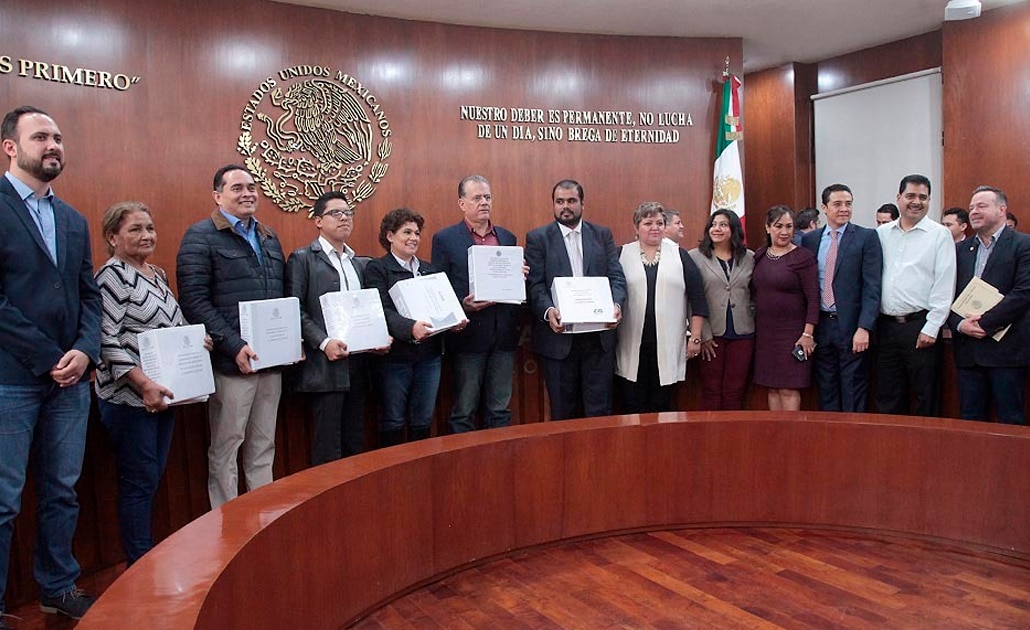 Firman comisiones de entrega-recepción del Congreso del Estado actas protocolarias 