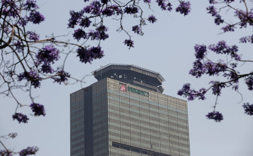 Endeudamiento y robo agobian a Petróleos Mexicanos