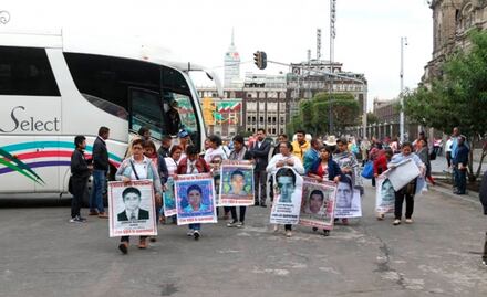 FGR y padres de los 43 acuerdan reconstruir “desde cero” caso Ayotzinapa