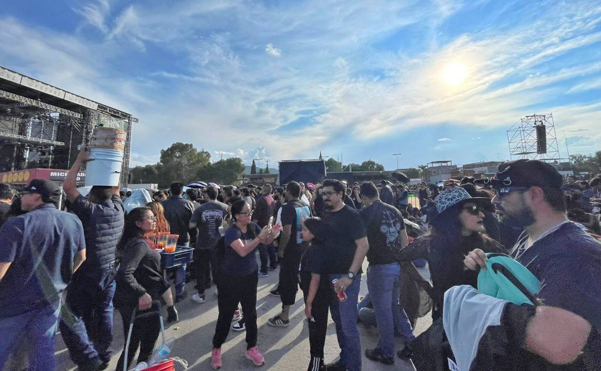 Marilyn Manson desata euforia en la Fenapo; desde temprano cientos de fans esperan con ansias su concierto