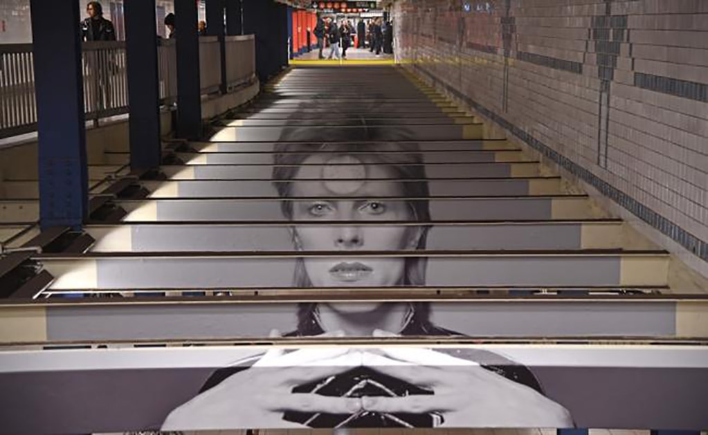 David Bowie "se aparece" en el Metro de NY