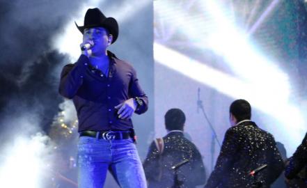 El Bebeto cautivó con su música en el Teatro del Pueblo