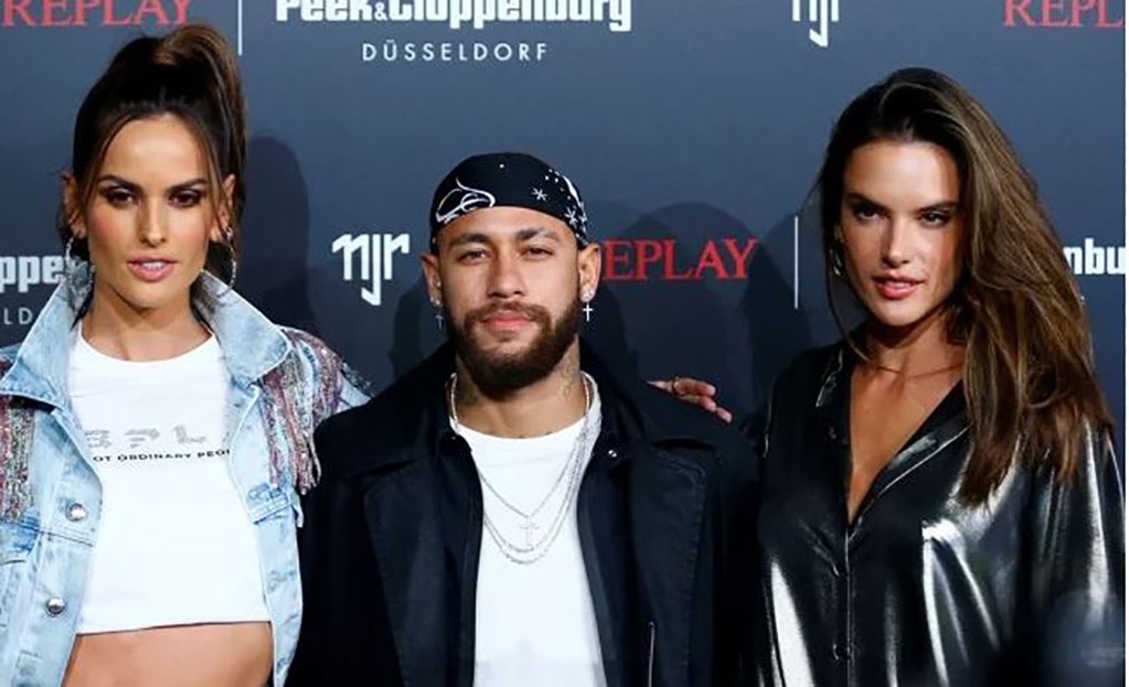 Lanza Neymar extravagante línea de ropa