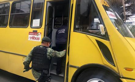 Militares y policías al transporte urbano