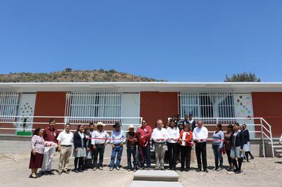 Entregan obras educativas en Villa de Reyes