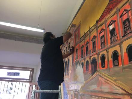 Con mural en el palacio municipal de SLP, el artista Miguel Meléndez rinde homenaje a edificios del Centro Histórico