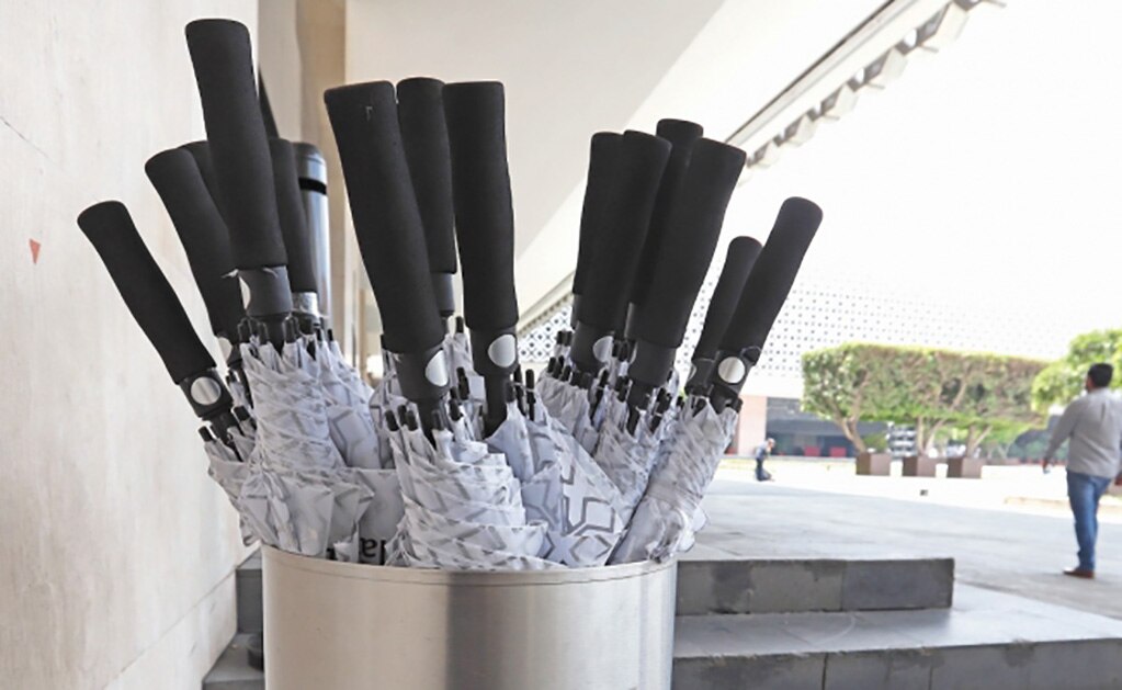 Gastan diputados 264 mil pesos en paraguas