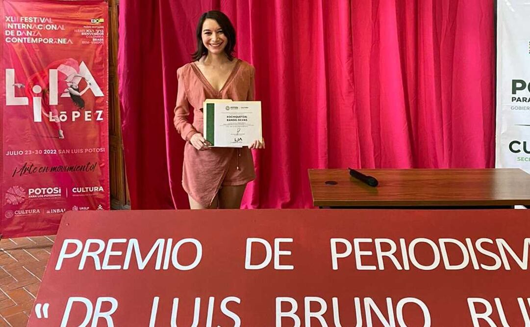 Recibe reportera de EL UNIVERSAL de San Luis Potosí premio de Periodismo Cultural Dr. Luis Bruno Díaz. Foto: Especial