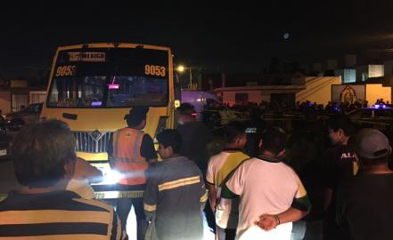 Camionero arrolla a motociclistas, una joven fallece en el lugar