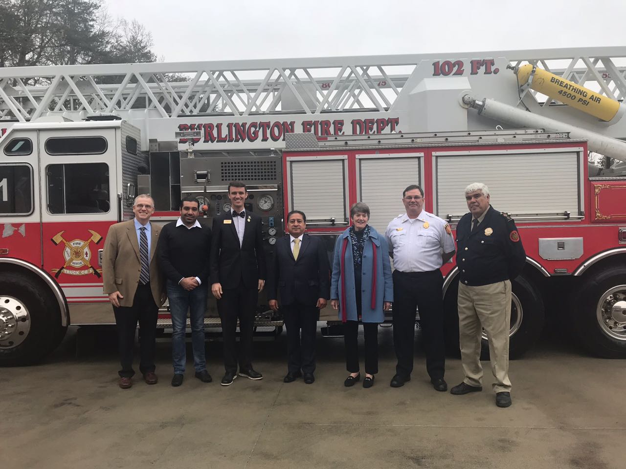 Alcalde de Soledad recibe camión de bomberos
