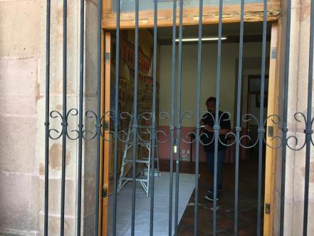 Con mural en el palacio municipal de SLP, el artista Miguel Meléndez rinde homenaje a edificios del Centro Histórico