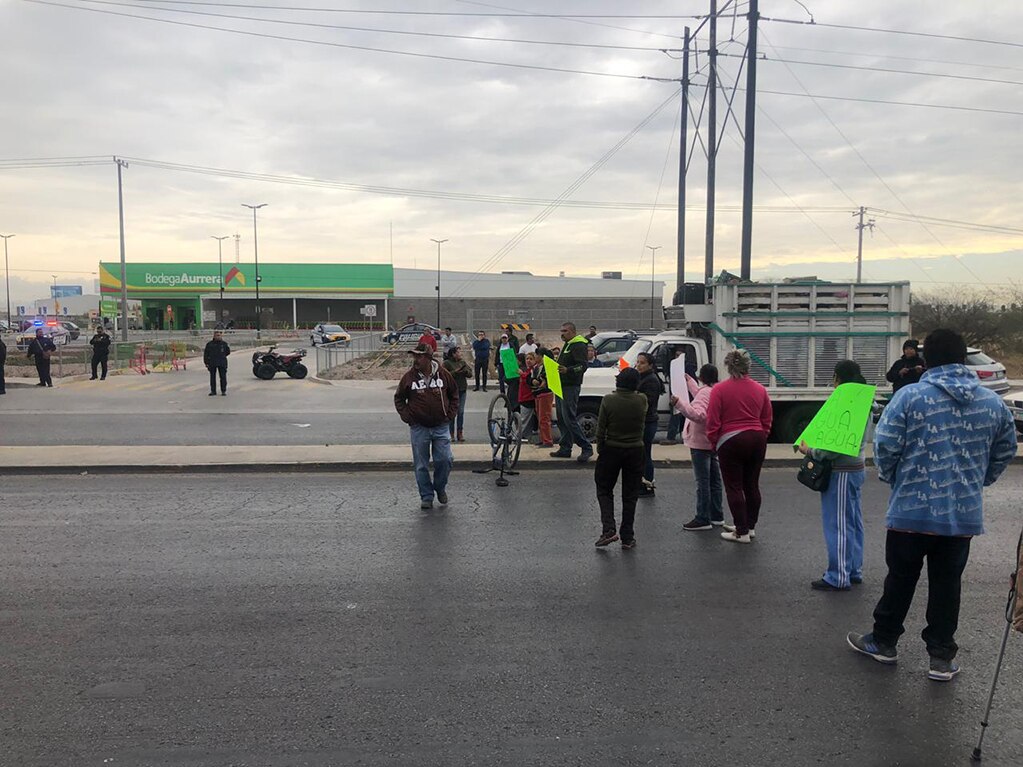 Bloquean Periférico y carretera Rioverde