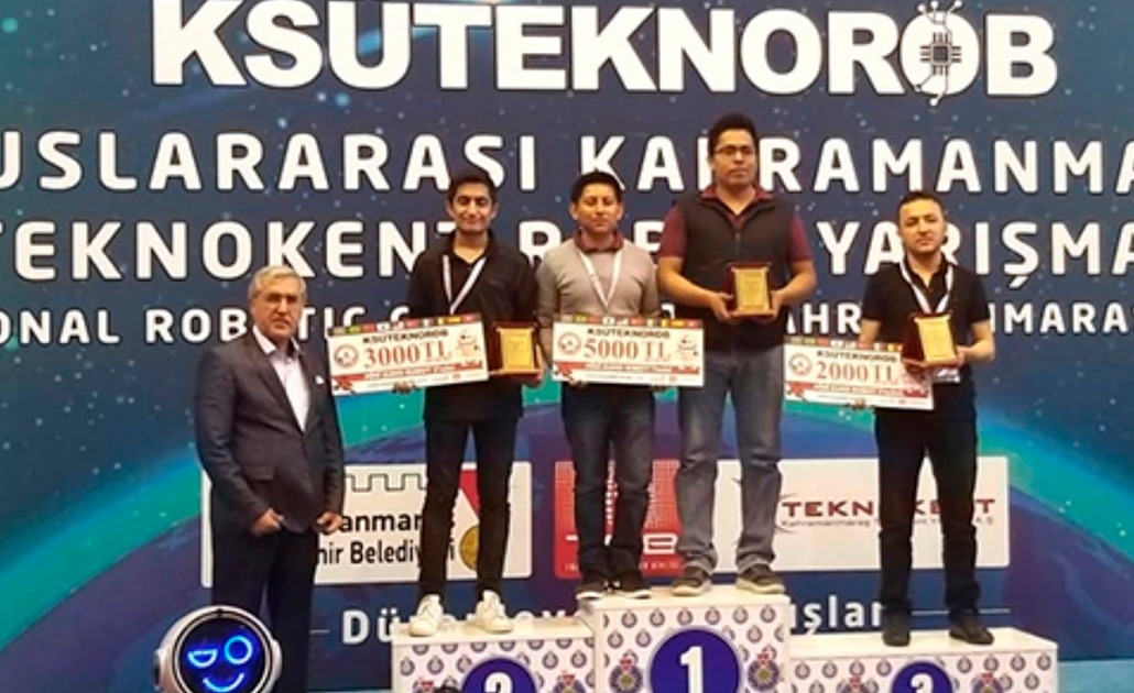 Estudiantes mexicanos ganan oro, plata y bronce en torneo de robótica en Turquía