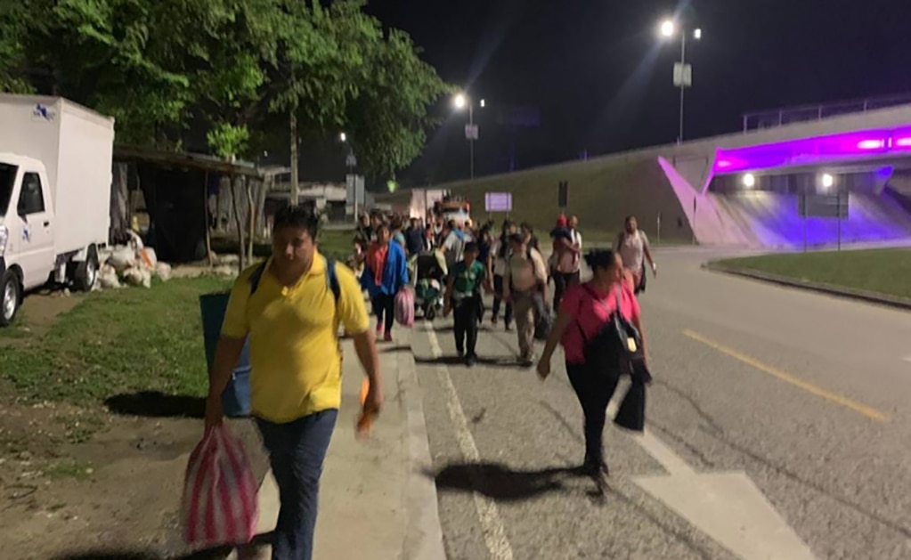Salen dos caravanas de migrantes de Honduras a Guatemala, México y EU