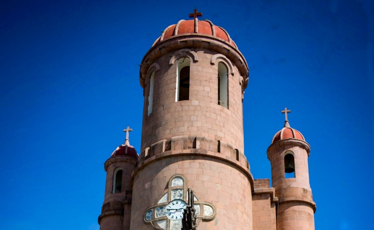 Fernando Rocha expone su obra "Cúpulas y Campanarios". Foto: Fernando Rocha