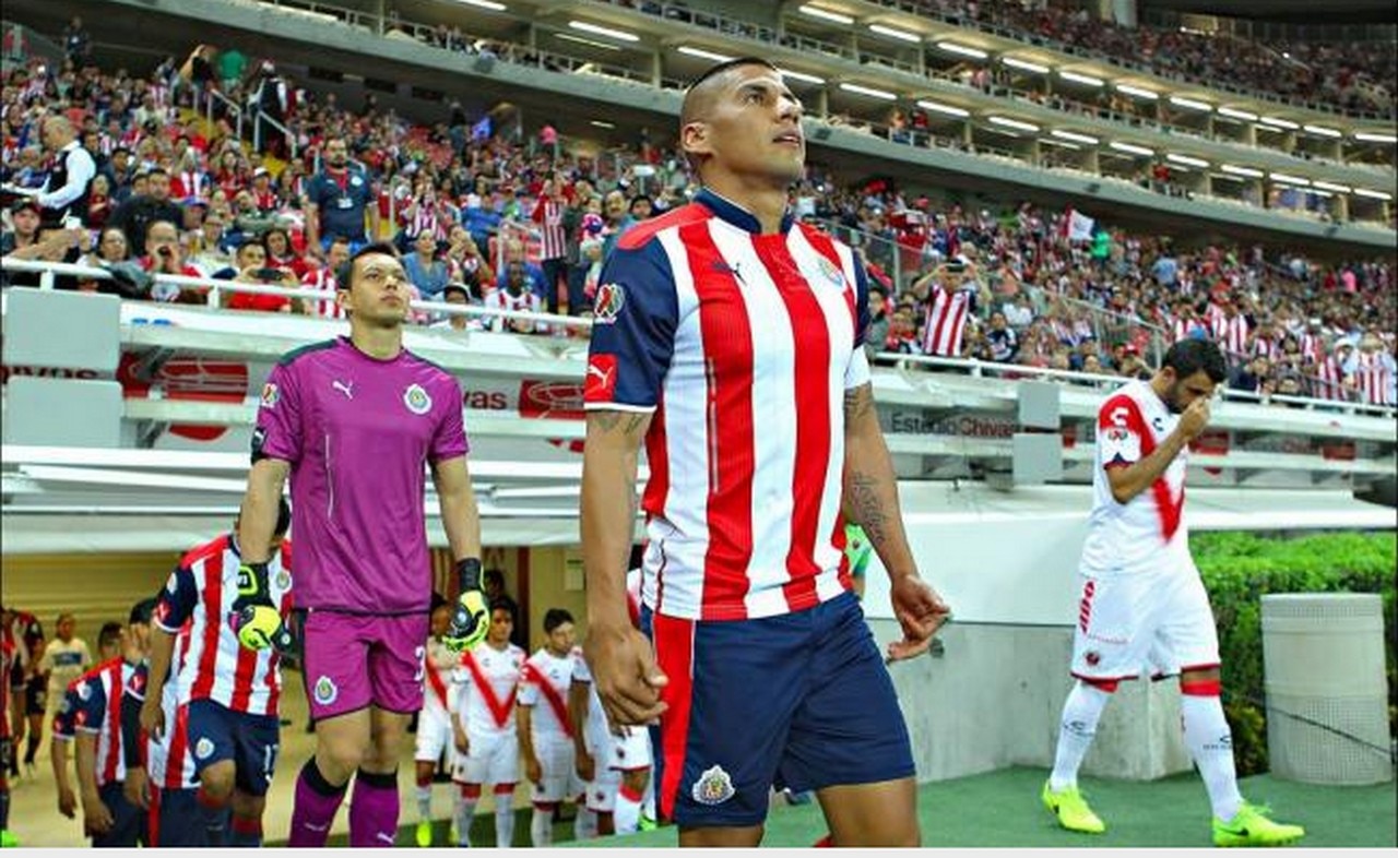  Carlos Salcido sorprende firmando con el Veracruz