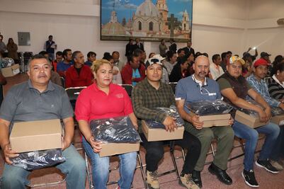 Entregan uniformes a trabajadores del ayuntamiento capitalino