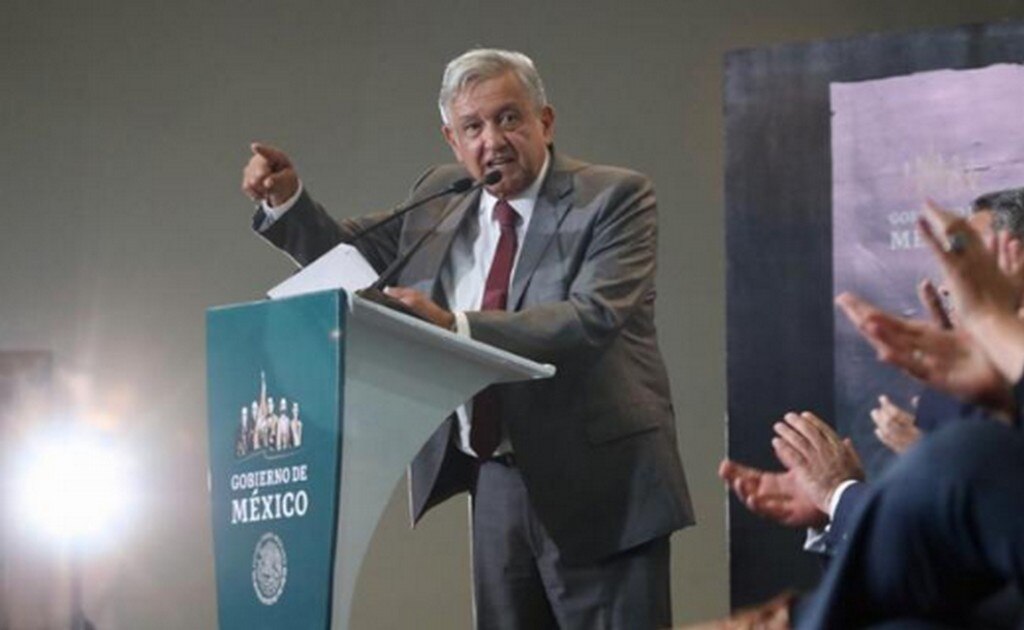 López Obrador dijo que el norte el IVA se reducirá al 8%, el ISR bajará a 20% y desde el pasado 1 de enero el salario mínimo aumento a 176.72 pesos. Foto: Ariel Ojeda