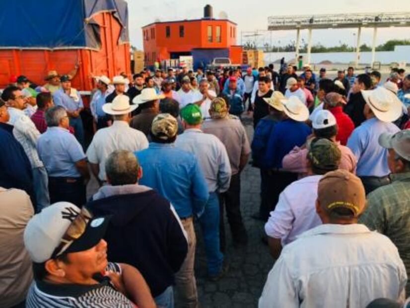 Productores agrícolas inician bloqueos en carretera 57