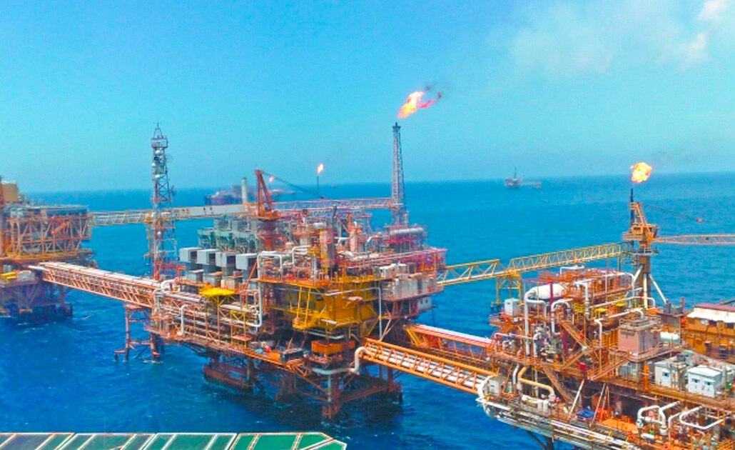 Pemex retoma rol casi monopólico: Standard and Poor's