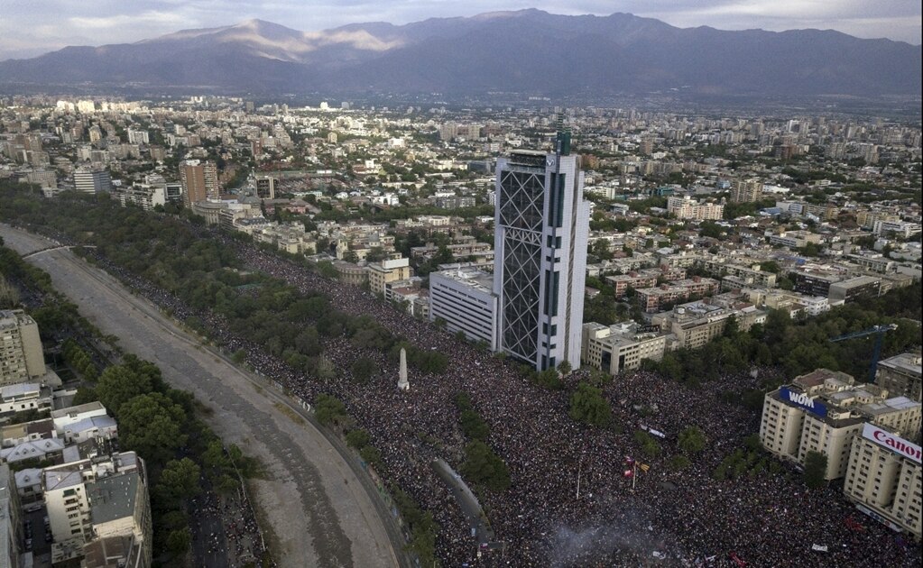 (GALERÍA) La histórica marcha que tomó las calles de Santiago en Chile
