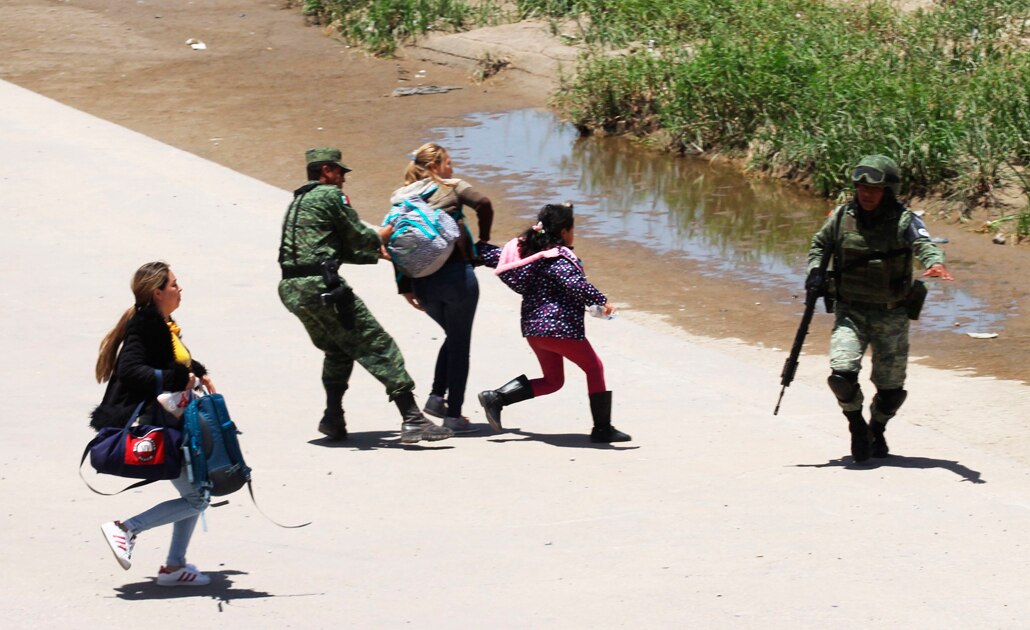 (FOTOS) Guardia Nacional impide cruce de migrantes en México