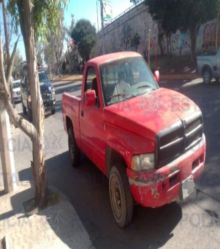 Detienen a 3 con camioneta robada y 18 dosis de cristal en capital de San Luis Potosí