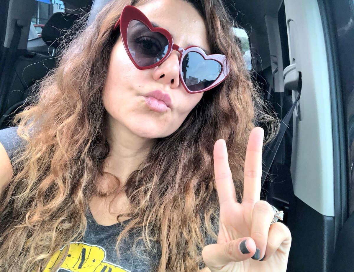 Diputada de Morena invita a oír a The Doors y fumar marihuana cuando se legalice