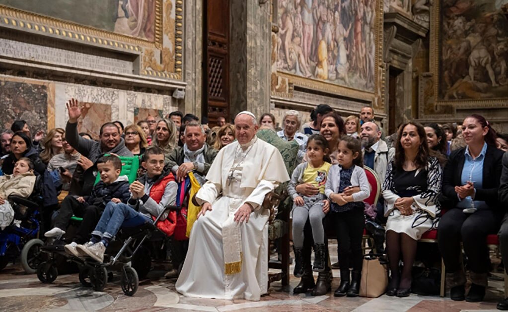 Papa obliga a obispos a informar sobre casos de abuso sexual