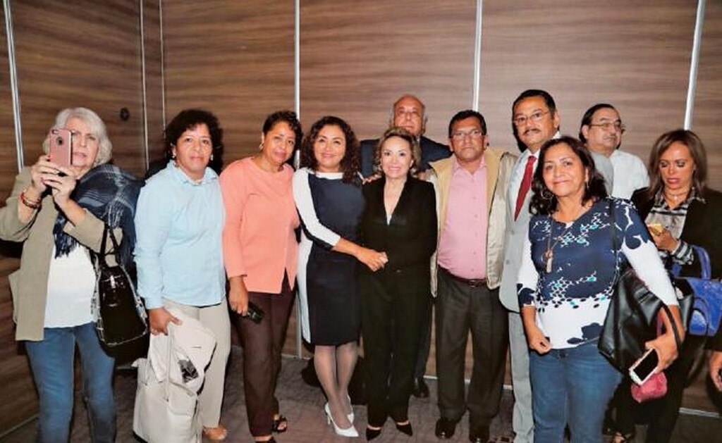 La ex lideresa del SNTE, Elba Esther Gordillo, estuvo acompañada por amigos y familiares, antes, durante y después de su mensaje público (IVÁN STEPHENS. EL UNIVERSAL)