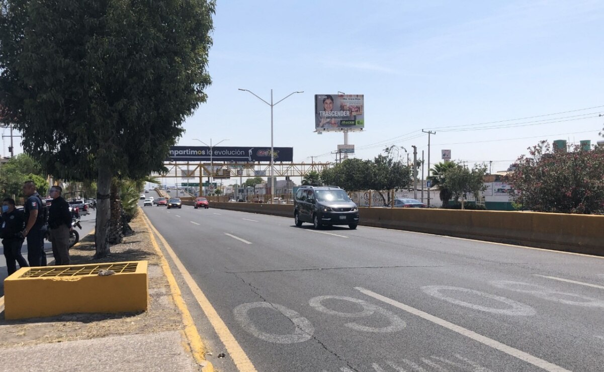 Vendedores del tianguis Las Vías liberan avenida Salvador Nava