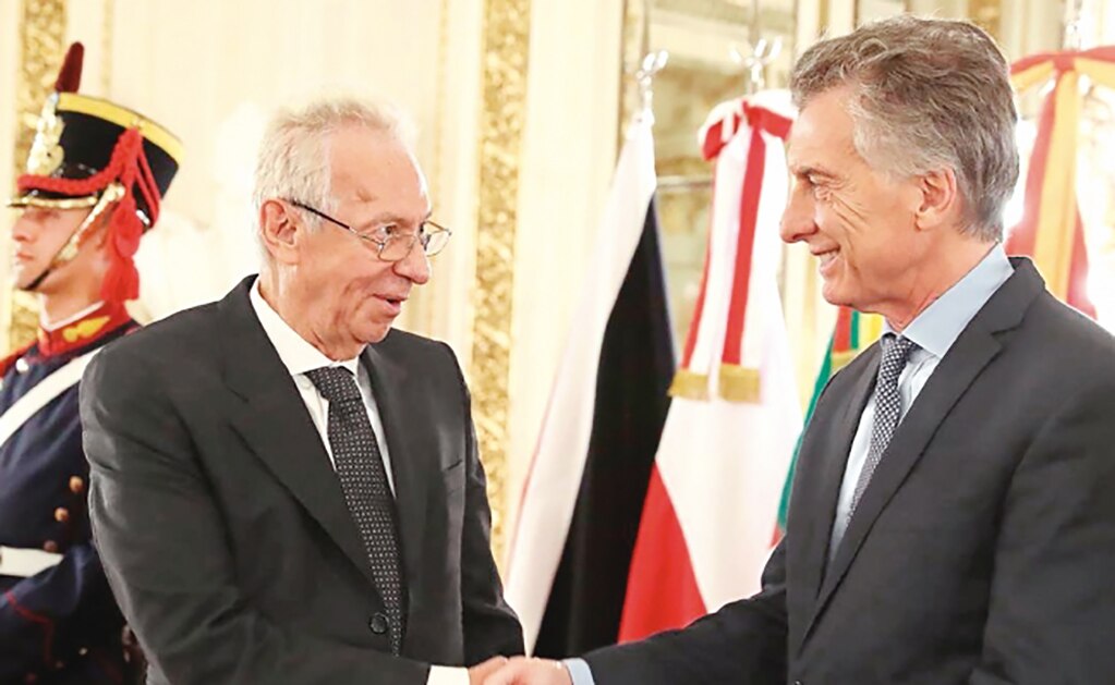 Acusan a embajador en Argentina de nuevo robo y renuncia "por motivos de salud"